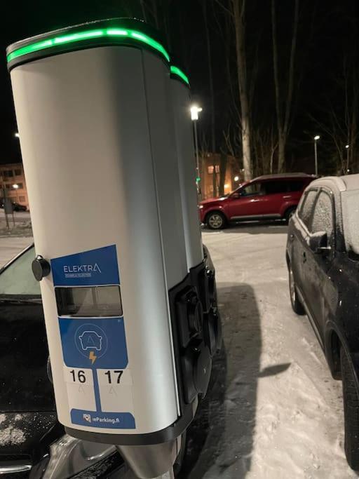 Tilava Kaksio, Saunalla Ja Saehkoeauton Latauksella. Tampere Kültér fotó